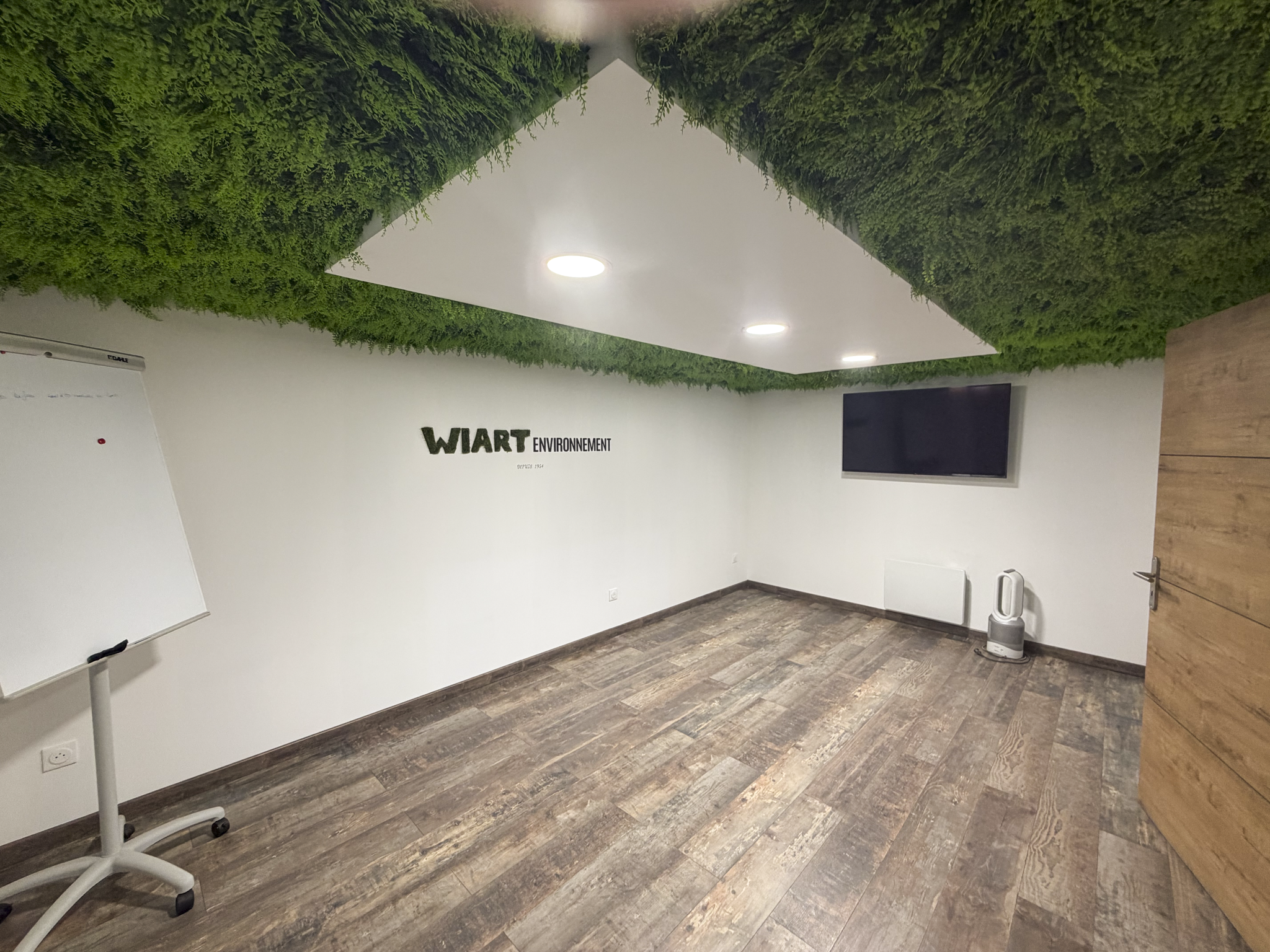 Salle de réunion rénovée